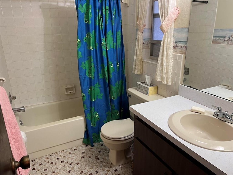 Photo 12 of 25 - 7431 Islander Ln, Hudson, FL 34667