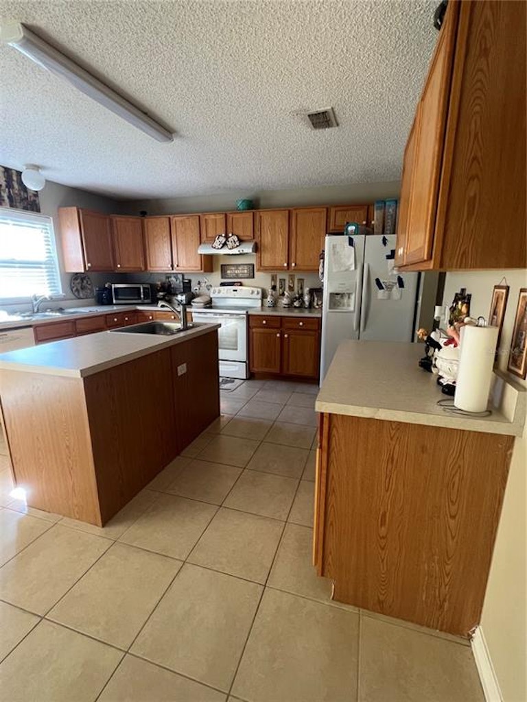 Photo 9 of 20 - 1912 Emily Blvd, Winter Haven, FL 33884