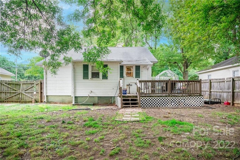 Photo 10 of 20 - 407 E 11th St, Kannapolis, NC 28083