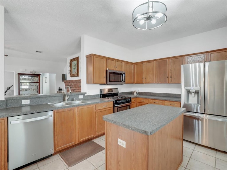 Photo 9 of 19 - 9904 Fillmore Dr, McKinney, TX 75072