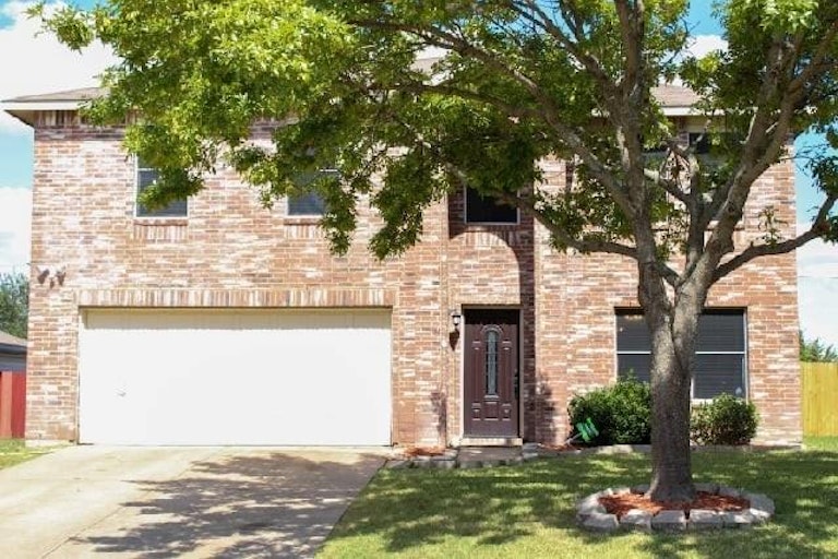 Photo 4 of 33 - 4220 Boxwood Dr, Balch Springs, TX 75180