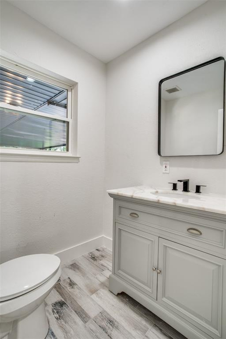Photo 21 of 31 - 2032 Matagorda Dr, Dallas, TX 75232