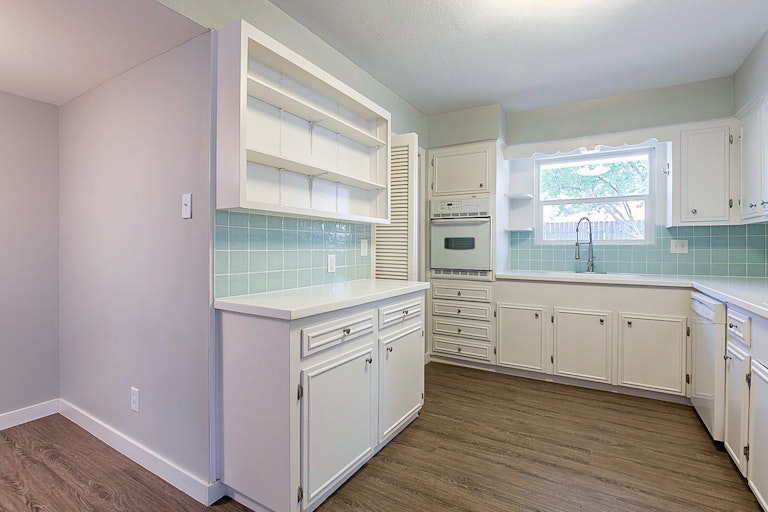 Photo 11 of 29 - 5822 Imogene St, Houston, TX 77074