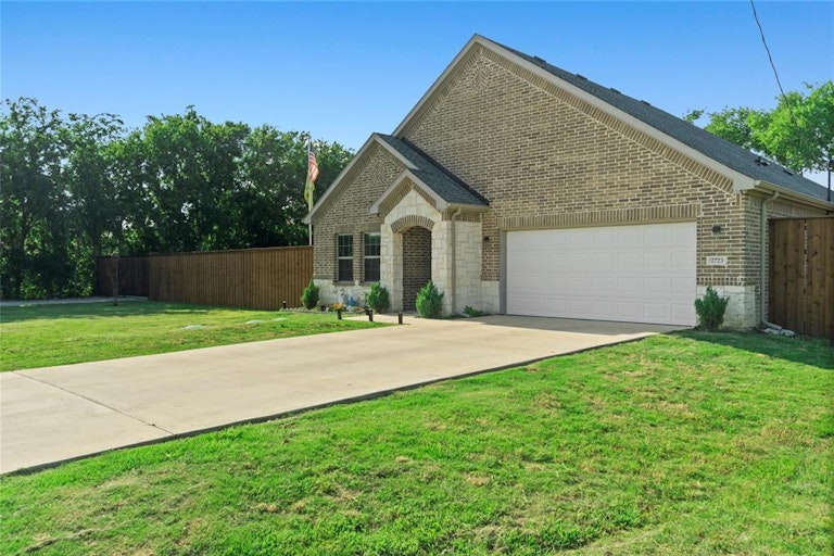 Photo 3 of 26 - 2723 Pike Dr, Lancaster, TX 75134