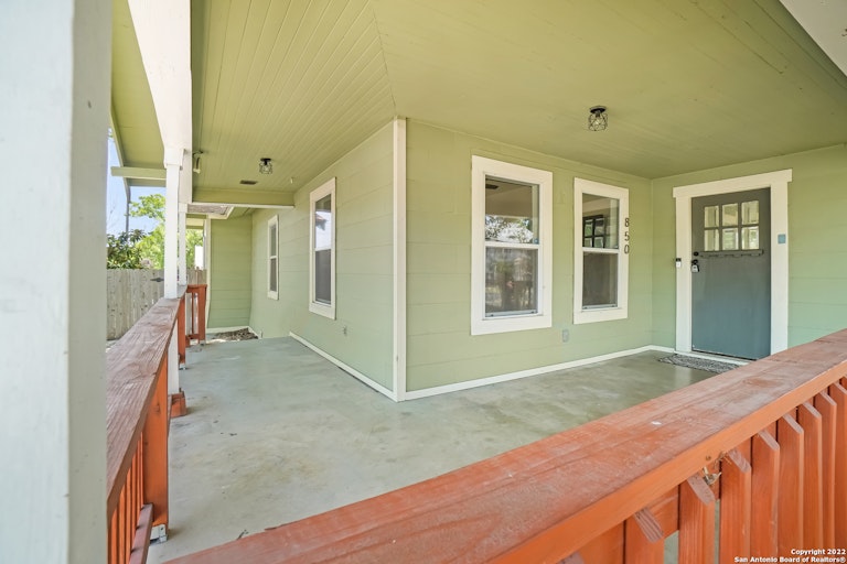 Photo 4 of 21 - 850 Hammond Ave, San Antonio, TX 78210