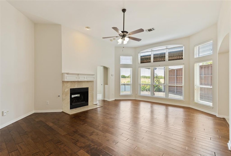 Photo 9 of 28 - 8904 Lakewood Dr, Irving, TX 75063
