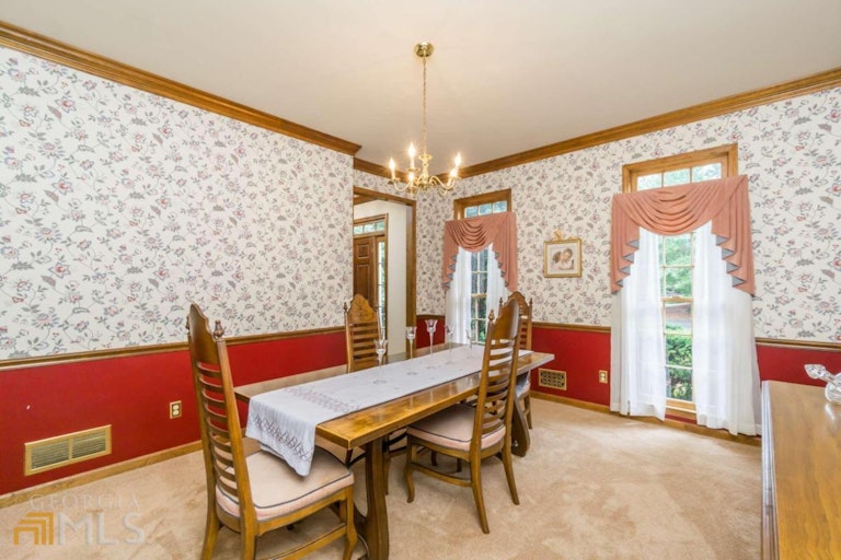 Photo 7 of 35 - 4502 Woodhall Way NE, Roswell, GA 30075