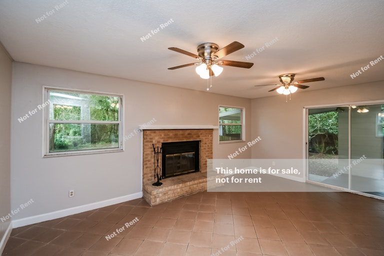 Photo 5 of 27 - 8858 Atter Ln, Jacksonville, FL 32216