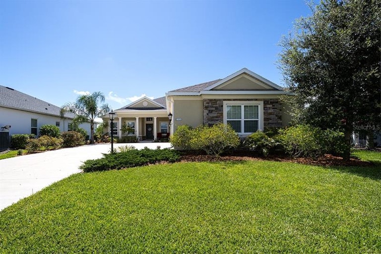 Photo 2 of 39 - 1124 Thornbury Dr, Parrish, FL 34219
