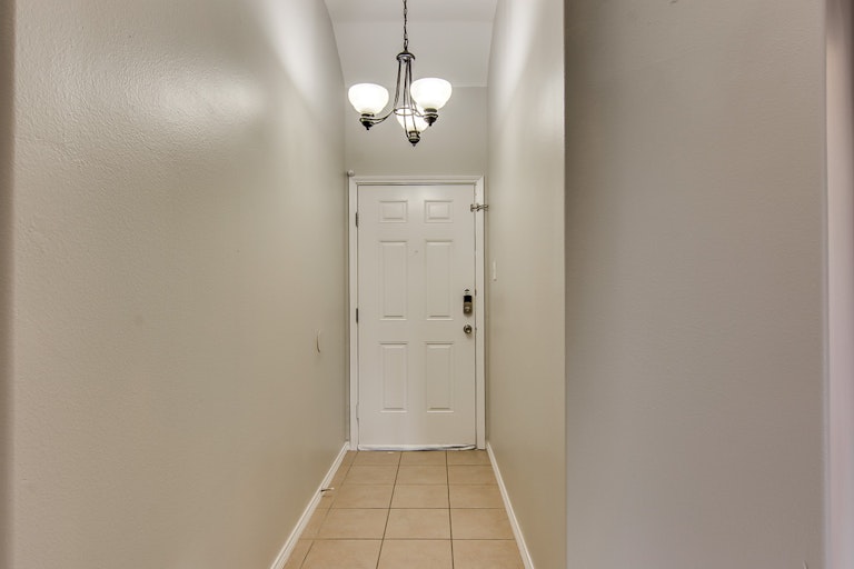 Photo 7 of 24 - 9804 Whistler Dr, Dallas, TX 75217