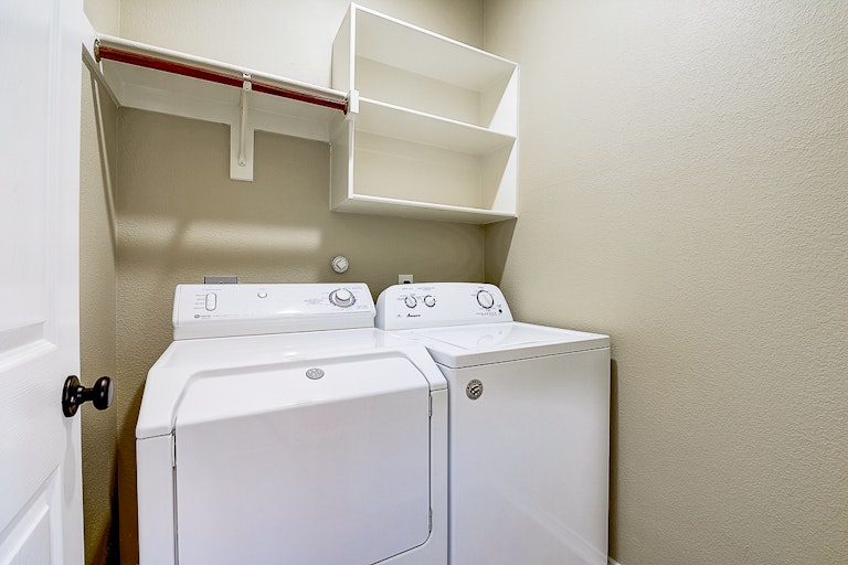Photo 21 of 37 - 4009 Pear Ridge Dr, The Colony, TX 75056