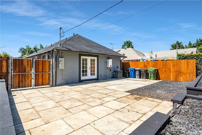 Photo 22 of 25 - 3321 W 27th St, Los Angeles, CA 90018