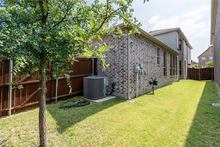 Photo 36 of 36 - 3808 Cliffstone Way, McKinney, TX 75070