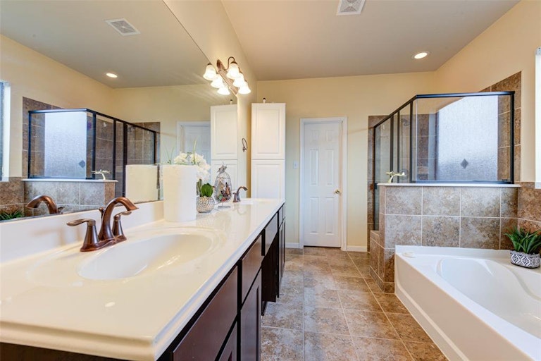 Photo 17 of 22 - 5647 Round Robin Dr, Katy, TX 77449