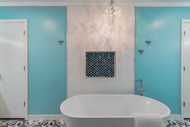 Photo 18 of 31 - 403 S Grove Rd, Richardson, TX 75081
