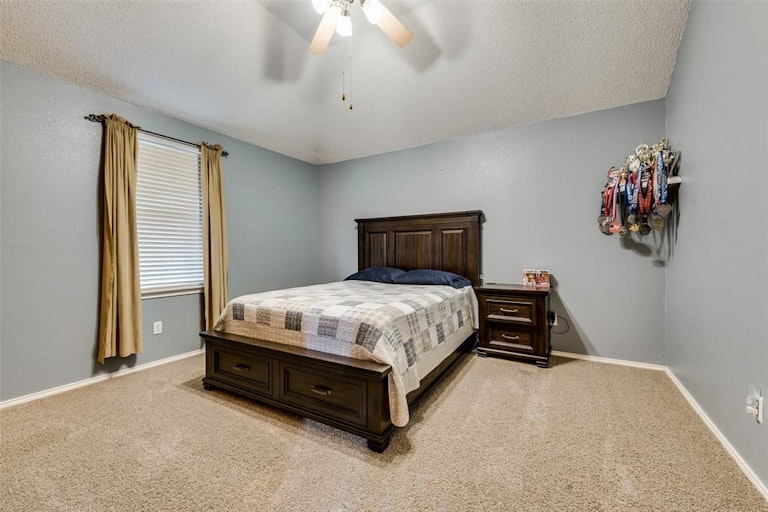 Photo 31 of 37 - 211 Pinewood Trl, Forney, TX 75126