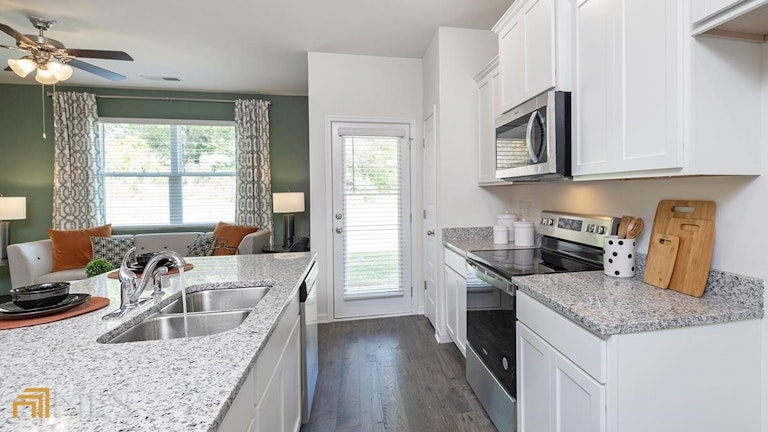Photo 8 of 38 - 821 Taurus Way #104, Stockbridge, GA 30281