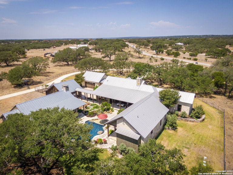Photo 4 of 42 - 4544 Natures Way, New Braunfels, TX 78132