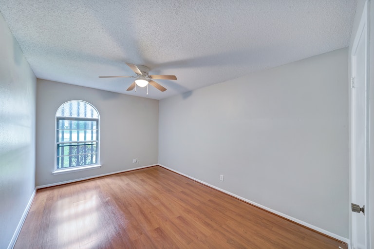 Photo 24 of 29 - 7344 Laurie Dr, Fort Worth, TX 76112
