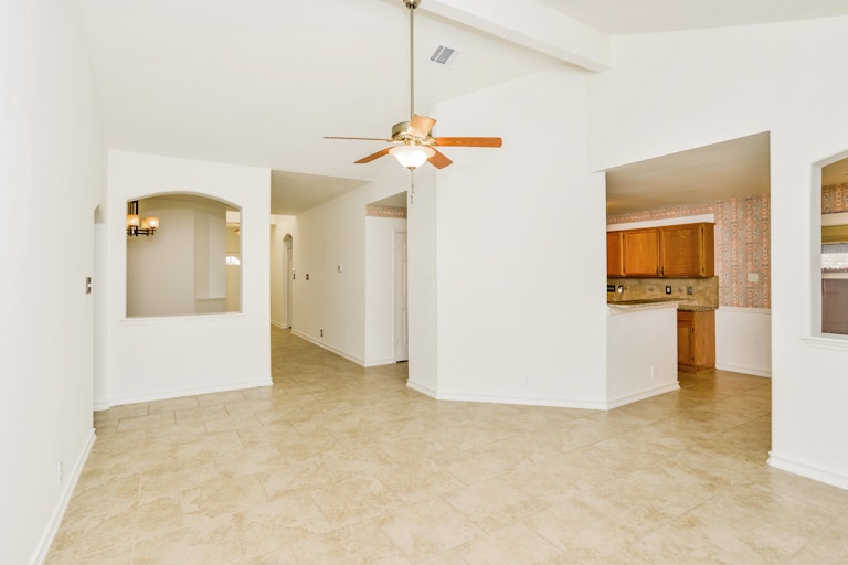 Photo 10 of 27 - 7523 Autumn Ledge, Converse, TX 78109