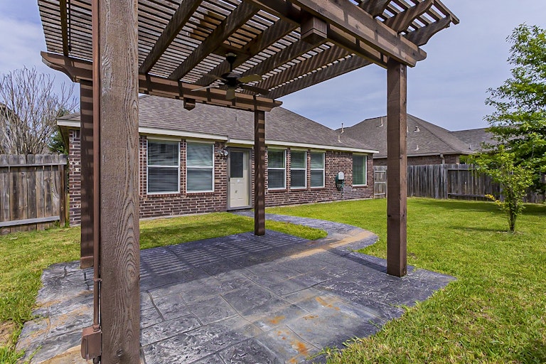 Photo 7 of 22 - 8210 Caldera Ln, Cypress, TX 77433