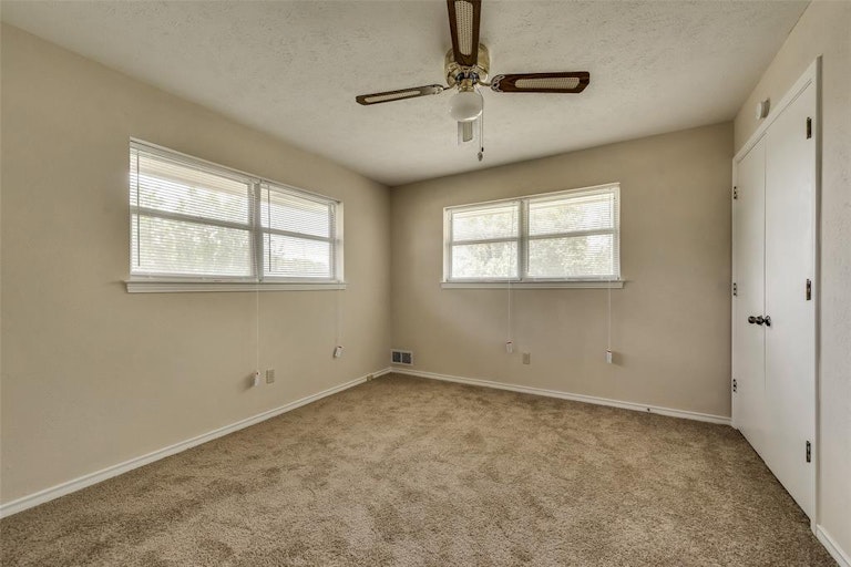 Photo 19 of 26 - 13 Lee Dr, Rockwall, TX 75032