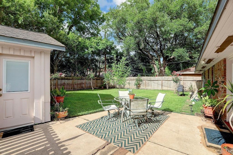 Photo 21 of 23 - 5414 Indigo St, Houston, TX 77096