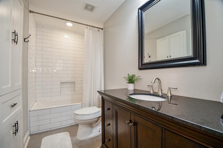 Photo 39 of 49 - 5402 Rutherglenn Dr, Houston, TX 77096