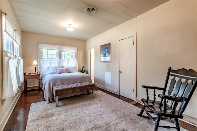 Photo 9 of 27 - 603 Coyle St, Garland, TX 75040