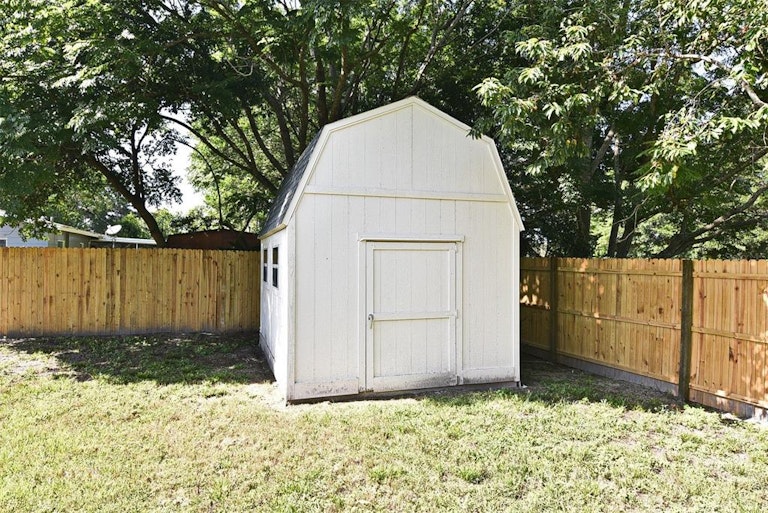 Photo 35 of 40 - 2201 Murdock Blvd, Orlando, FL 32817