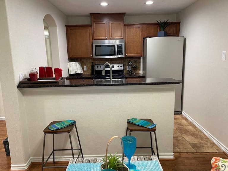 Photo 6 of 21 - 5832 Sandhurst Ln Unit B, Dallas, TX 75206