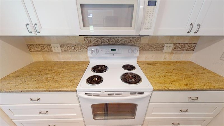 Photo 15 of 35 - 9118 Nile Dr, New Port Richey, FL 34655