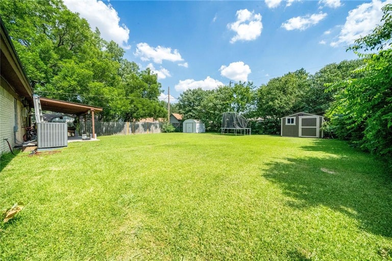 Photo 2 of 23 - 7624 Evergreen Rd, Richland Hills, TX 76118