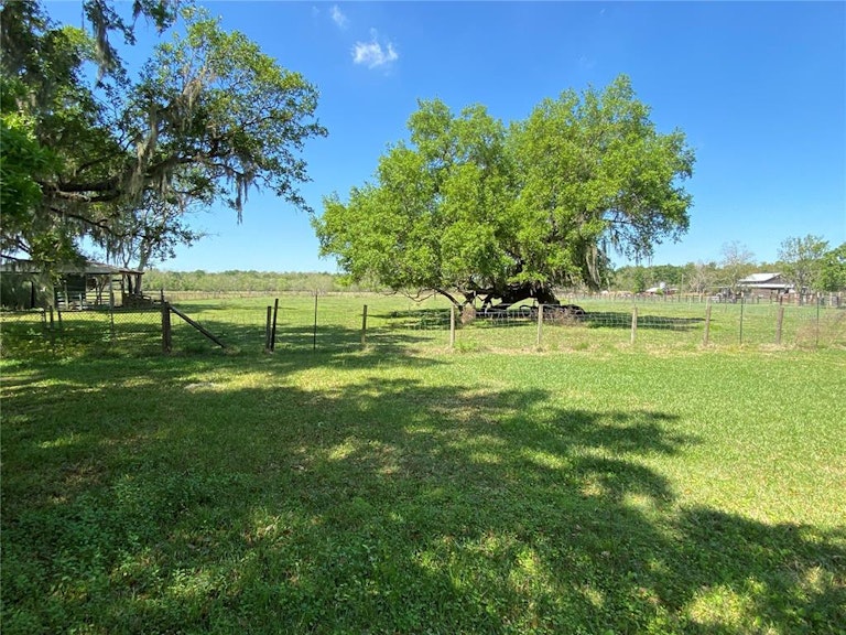 Photo 10 of 25 - 2330 N Valrico Rd, Seffner, FL 33584