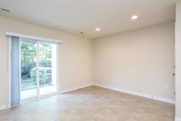 Photo 13 of 25 - 8512 Quarton Dr, Raleigh, NC 27616