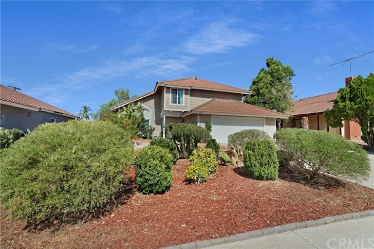 Photo 2 of 40 - 12961 Raenette Way, Moreno Valley, CA 92553