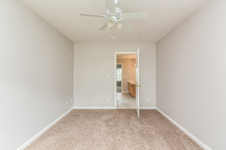Photo 14 of 21 - 1006 Cantrell Ln, Apex, NC 27502