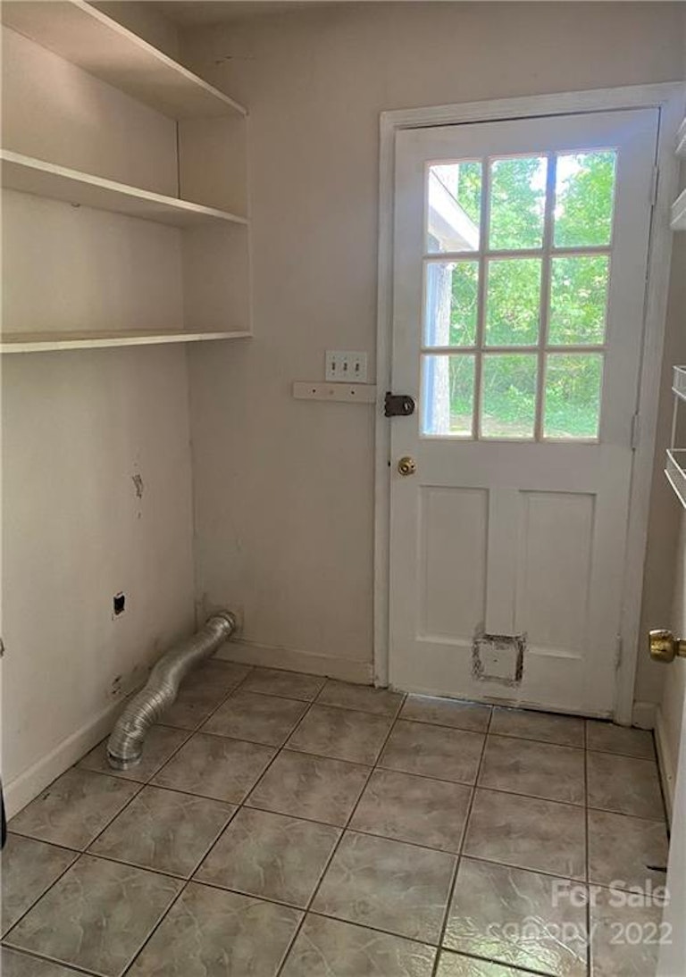 Photo 8 of 16 - 5926 McNair Rd, Charlotte, NC 28212