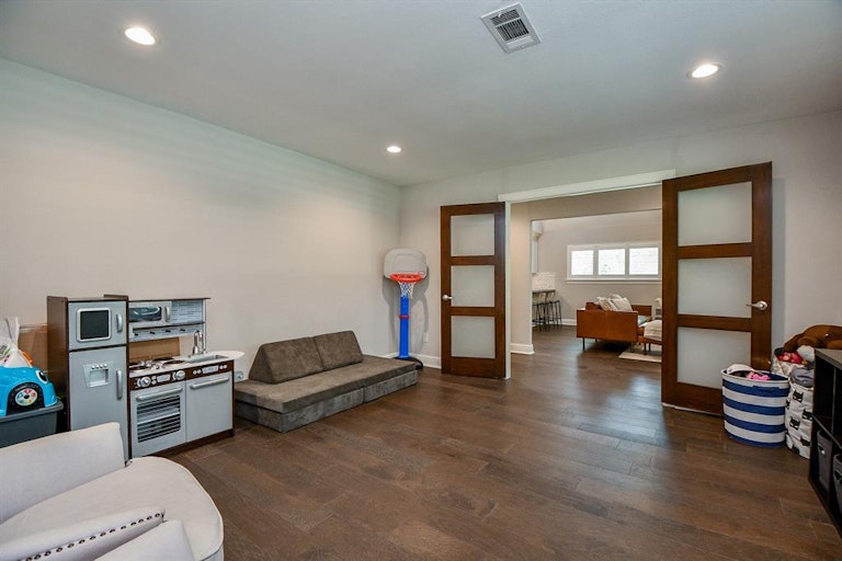 Photo 12 of 49 - 5402 Rutherglenn Dr, Houston, TX 77096