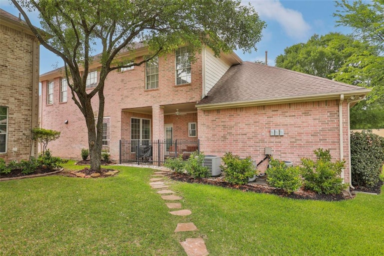 Photo 41 of 42 - 71 Champion Villa Dr, Houston, TX 77069
