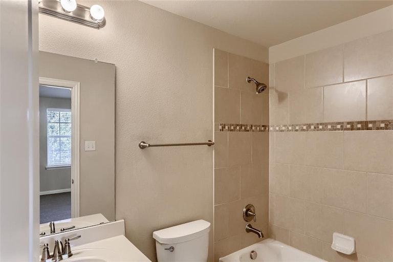 Photo 32 of 39 - 14197 Rising Star Blvd, Frisco, TX 75033