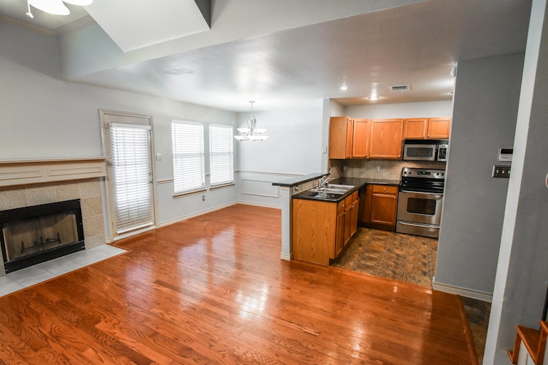 Photo 10 of 36 - 3954 Fernando Dr, Euless, TX 76040