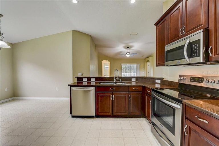 Photo 19 of 45 - 34510 Cliffcreek Ct, Wesley Chapel, FL 33545