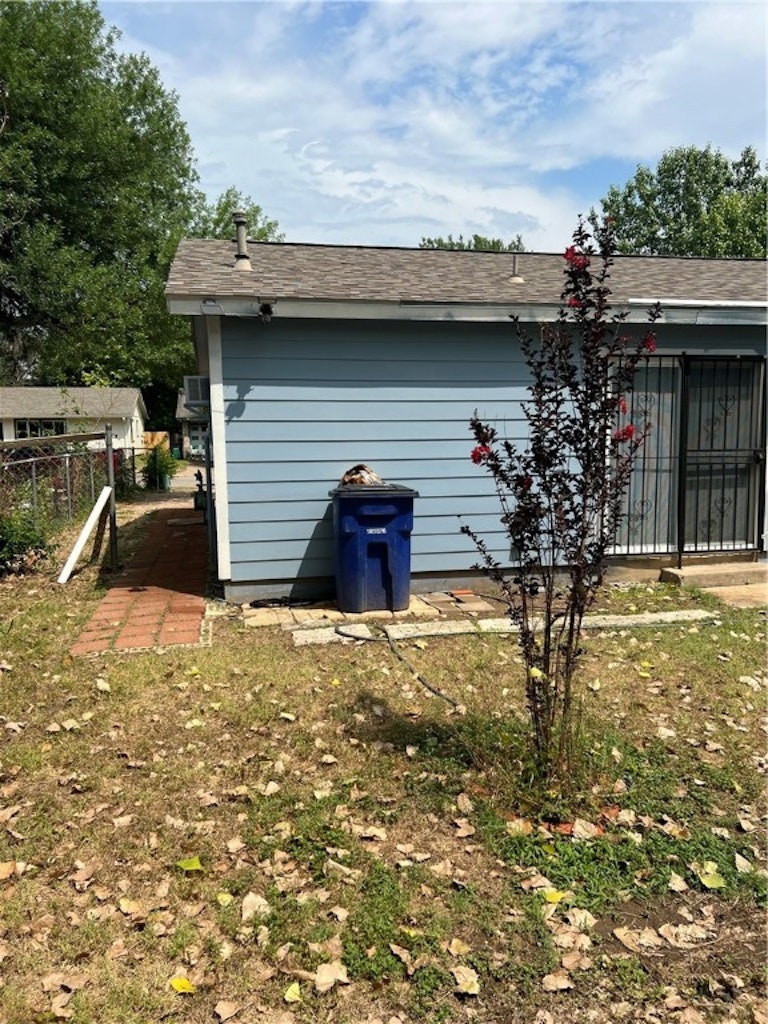 Photo 16 of 21 - 4510 Turnstone Dr, Austin, TX 78744