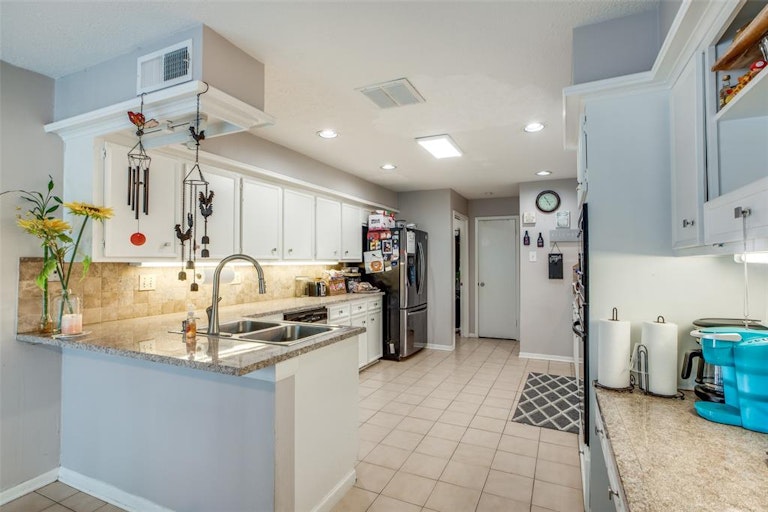 Photo 14 of 36 - 18303 Running Vine Ln, Spring, TX 77379