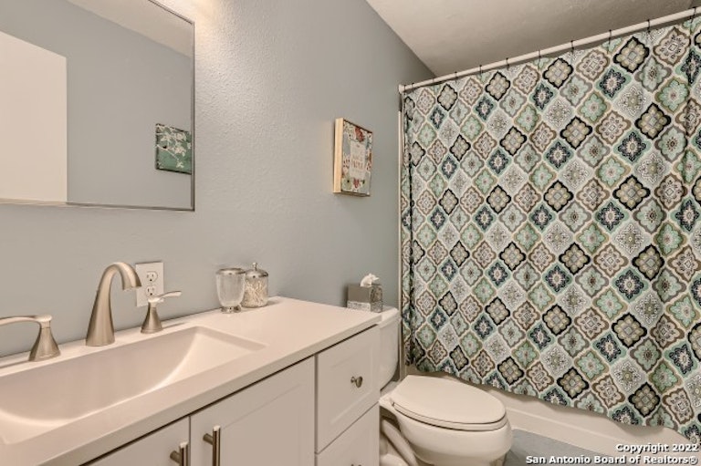 Photo 16 of 22 - 7115 Sidbury Cir, San Antonio, TX 78250