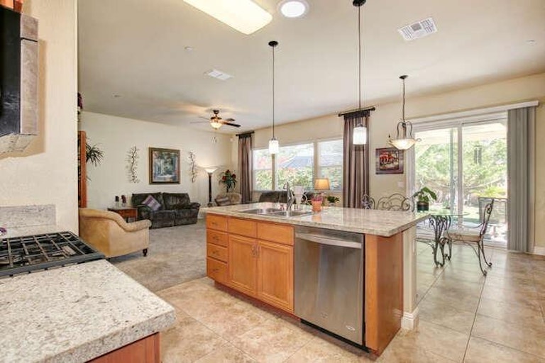 Photo 17 of 37 - 3469 Listan Way, Rancho Cordova, CA 95670