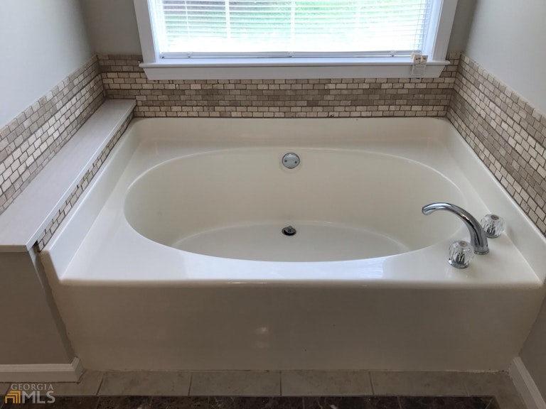 Photo 22 of 29 - 210 Buck Creek Dr, Covington, GA 30016