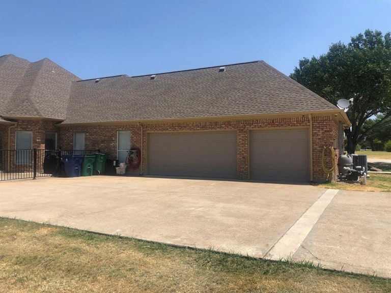 Photo 3 of 36 - 1434 S Fm 740, Heath, TX 75032