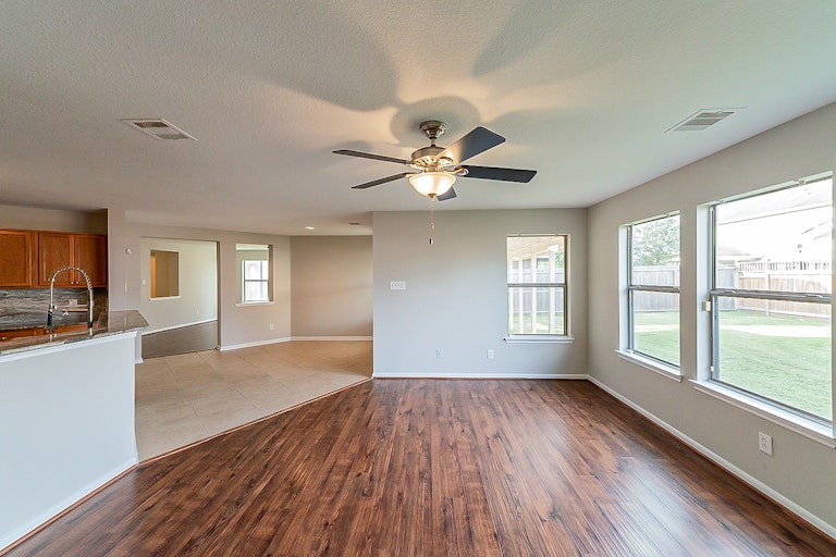 Photo 15 of 39 - 6926 Oleander Grove Way, Houston, TX 77049